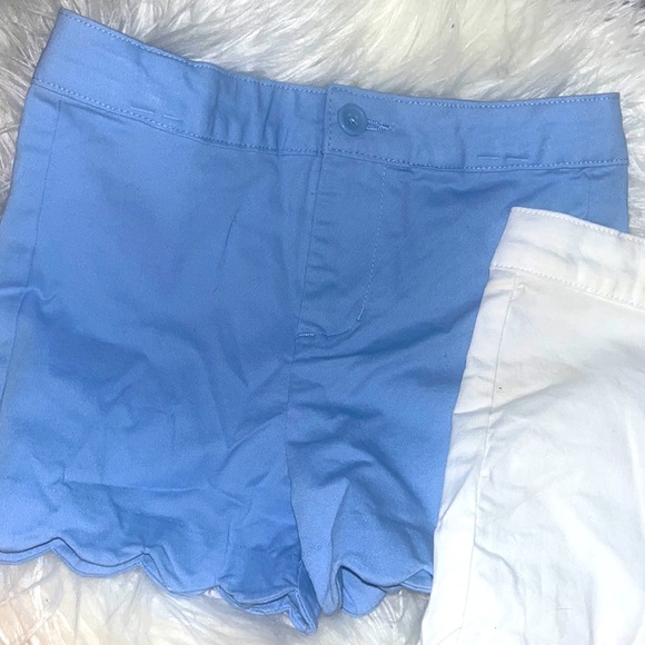 Crown & Ivy™
Girls 4-6x Solid Scalloped Shorts NWT - Picture 2 of 4
